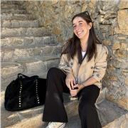 Soy una persona resolutiva, alegre, responsable y positiva. Me encantaría poder dar clases de inglés a niños y niñas.